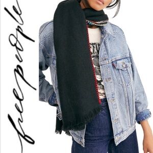 HP 🎉 FREE PEOPLE Common Thread Blanket Stitch Rectangle Scarf/Wrap in Black NWT
